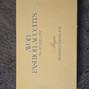 Vintage Avon Silver Pendant Necklace